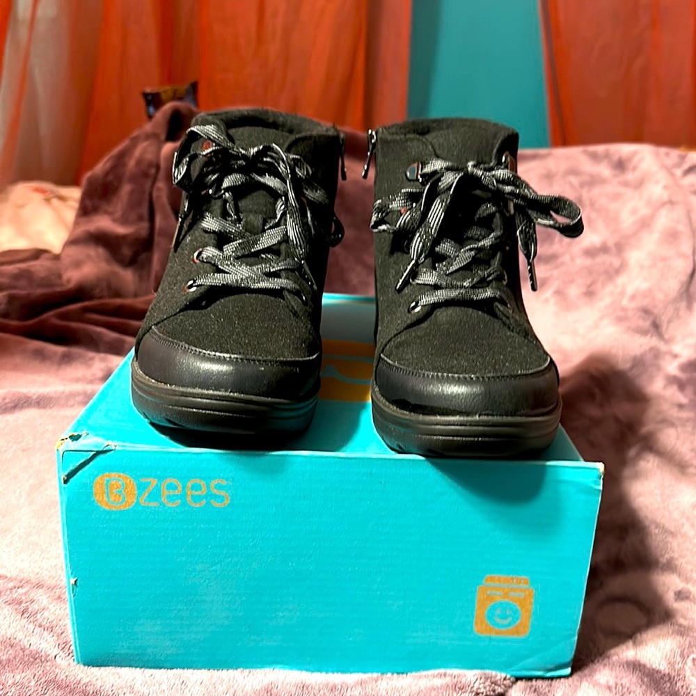 BZees black ankle boots